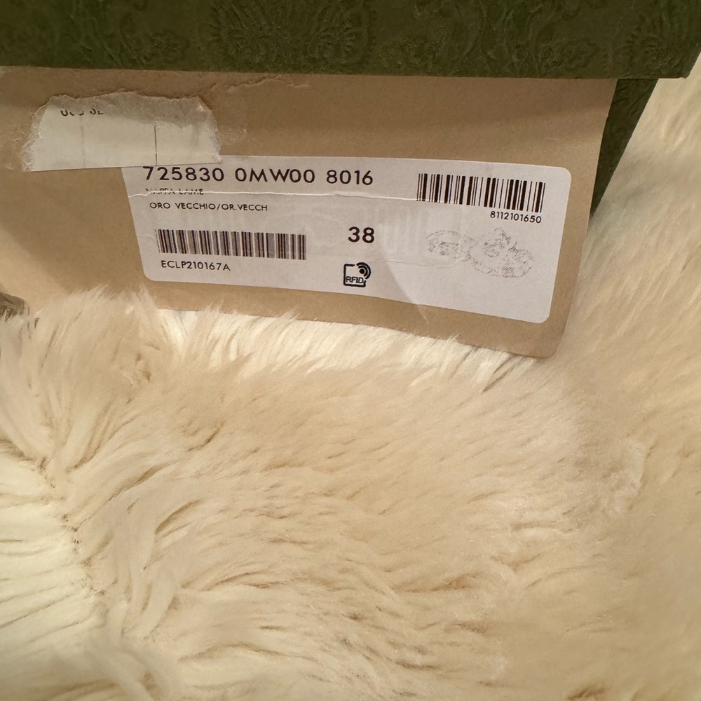 Authentic Gucci Gold Interlocking Shoes. Like New… - image 4